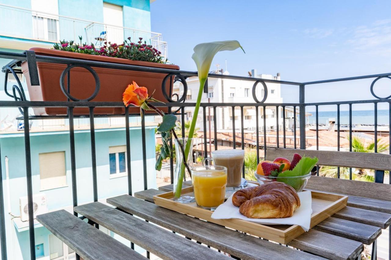 Hotel Greta B&B Rimini Eksteriør bilde