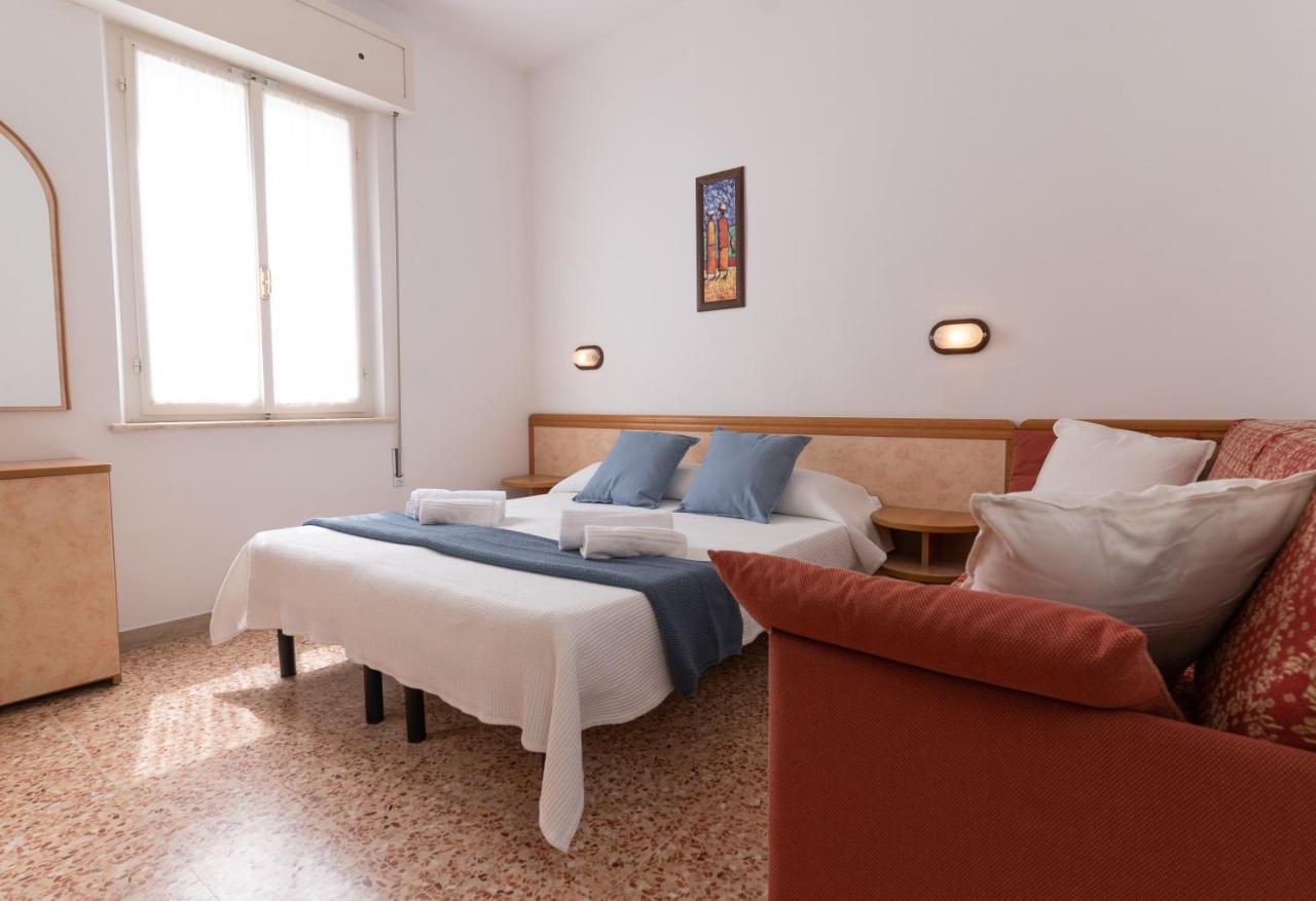 Hotel Greta B&B Rimini Eksteriør bilde