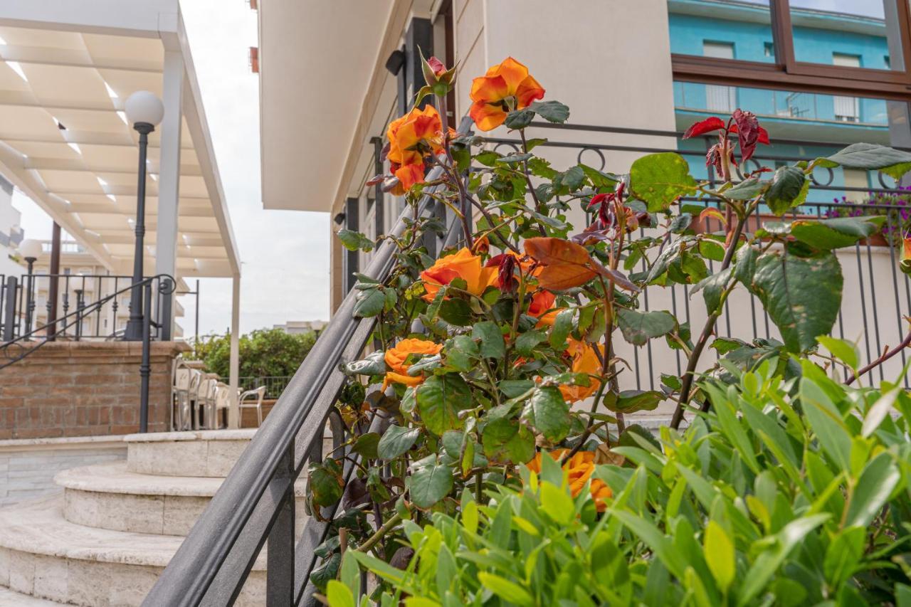 Hotel Greta B&B Rimini Eksteriør bilde