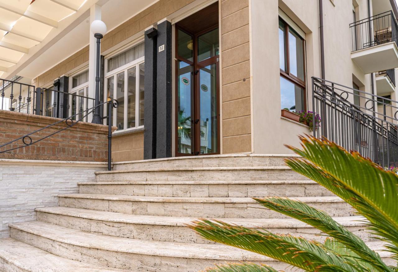 Hotel Greta B&B Rimini Eksteriør bilde