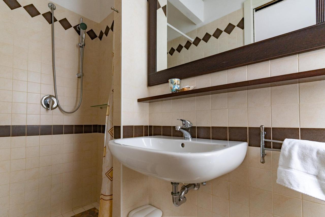 Hotel Greta B&B Rimini Eksteriør bilde