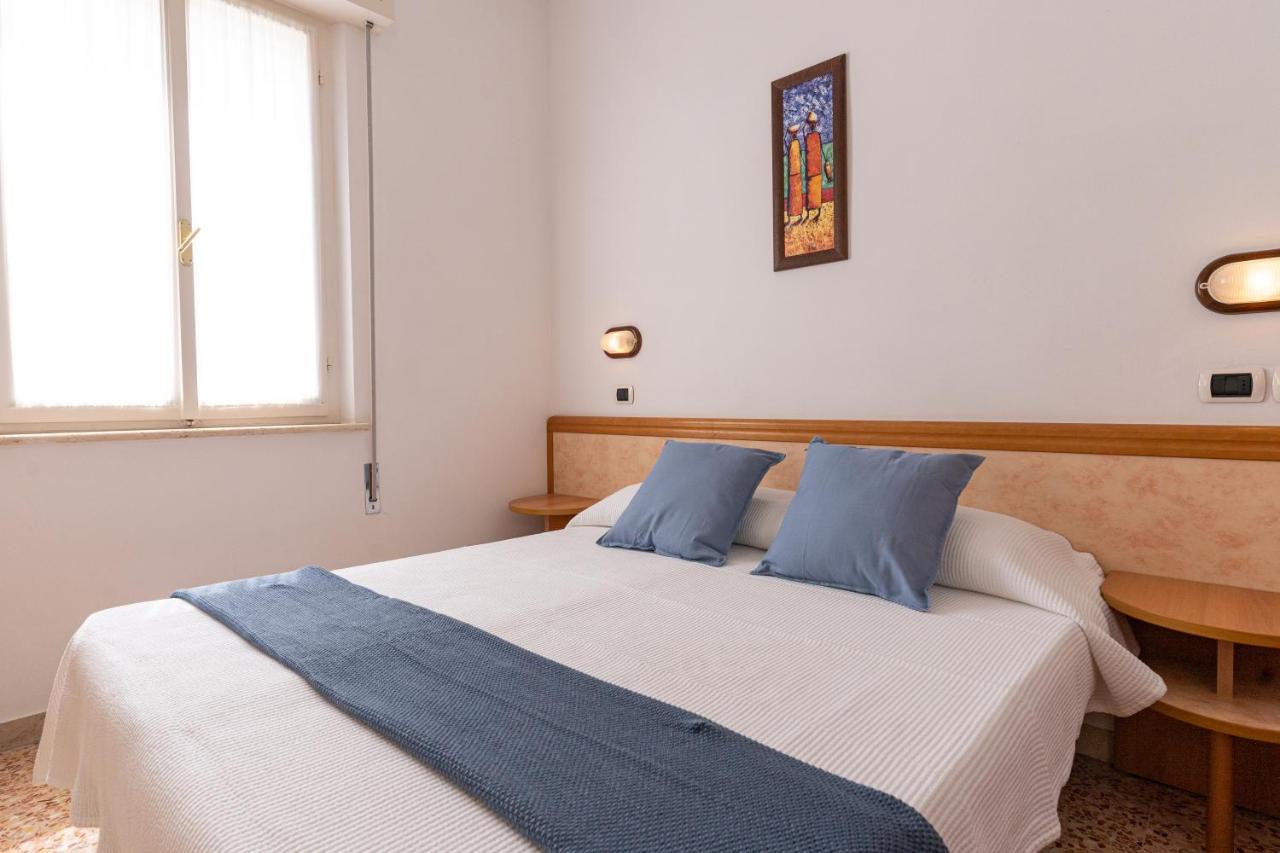 Hotel Greta B&B Rimini Eksteriør bilde