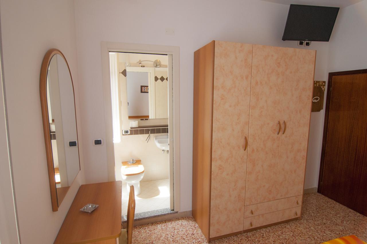Hotel Greta B&B Rimini Eksteriør bilde