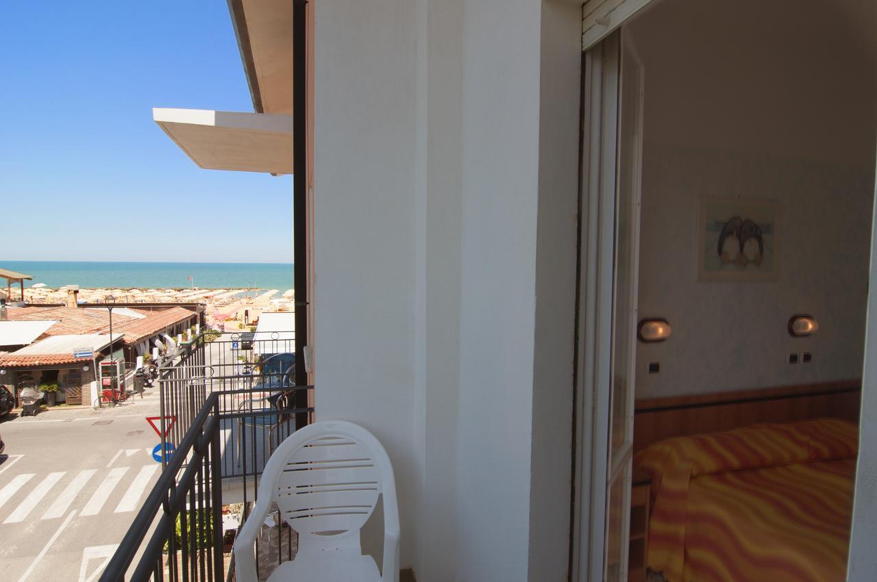 Hotel Greta B&B Rimini Eksteriør bilde