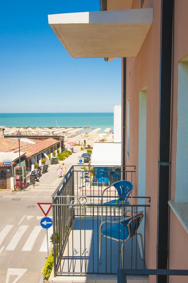 Hotel Greta B&B Rimini Eksteriør bilde